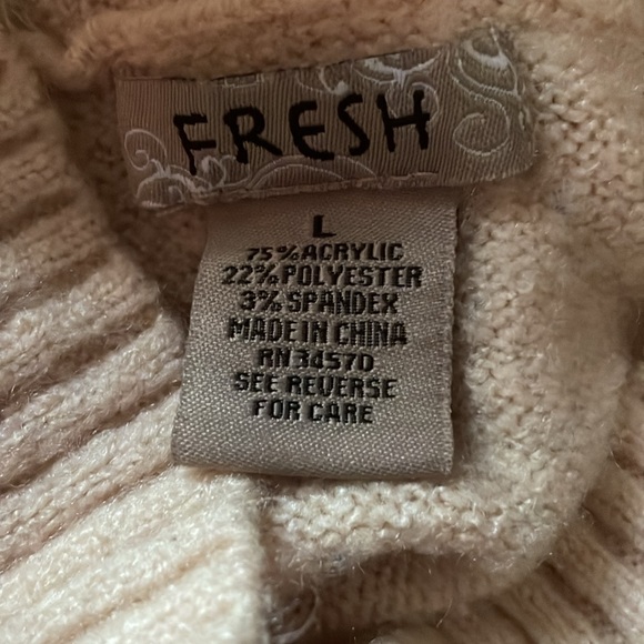 Fresh soft and long sweater. Tri-colored. Machine wash. Good condition.* Large - Picture 5 of 8